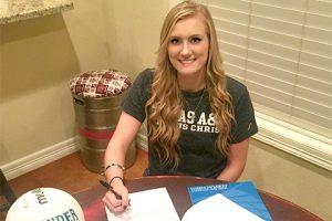 Coates signs to TAMUCC