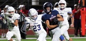 Texans trounce Bandera on homecoming