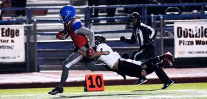 Rebs outlast Del Valle in 56-42 thriller