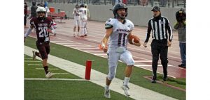 Texans triumph over Sinton to reach state quarterfinals
