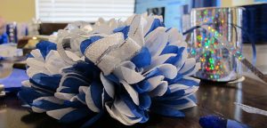 Mum’s the word: Moms get crafty with homecoming tradition