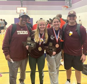 Powerlifter advances to state