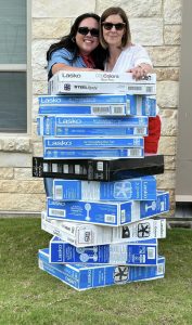 Buda Oaks holds fan drive for older adults